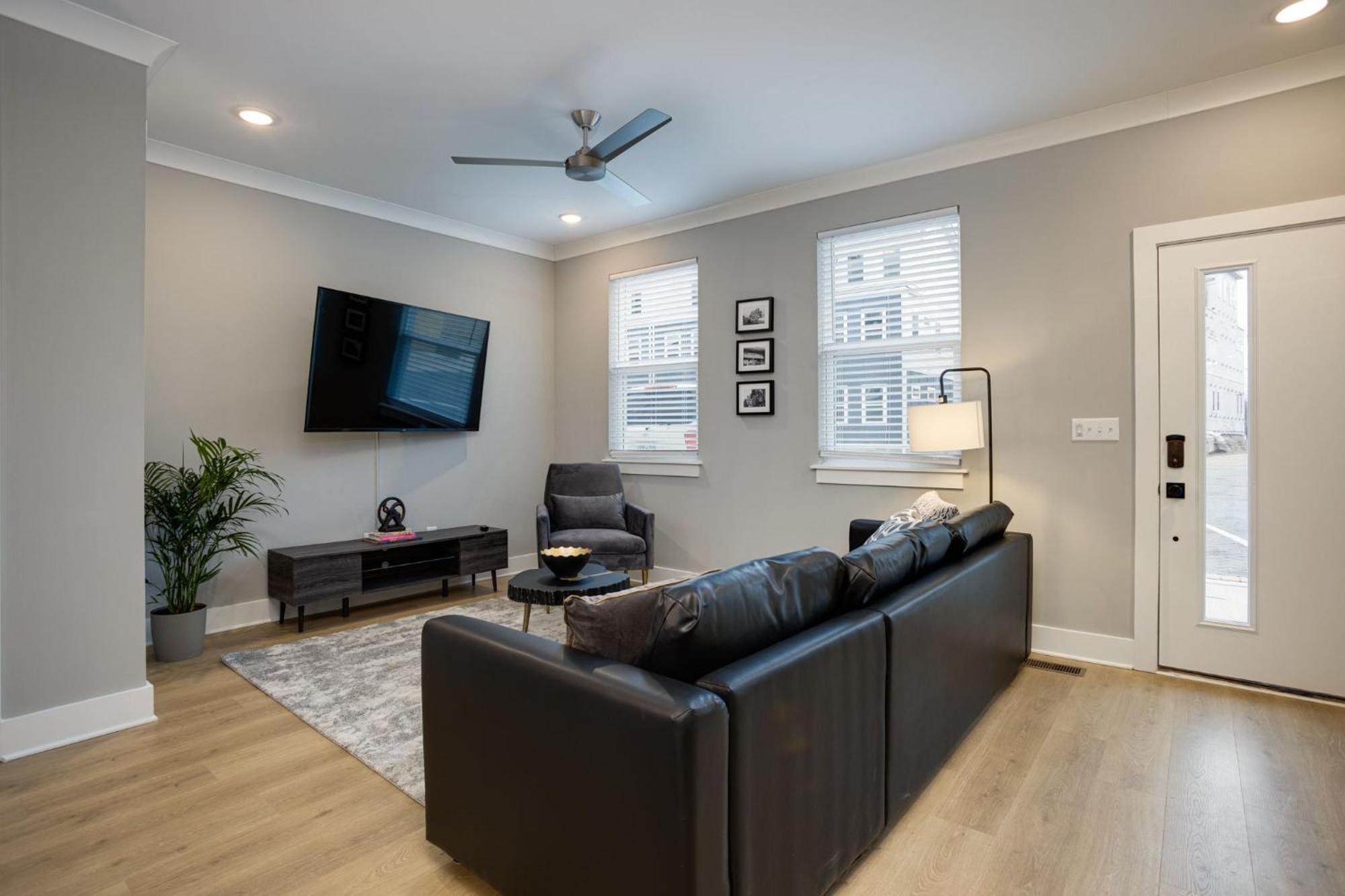Modern Townhome, 10Min To Downtown! 8Min To Grand Ole Opry! Sleeps 8! Nashville Exterior foto